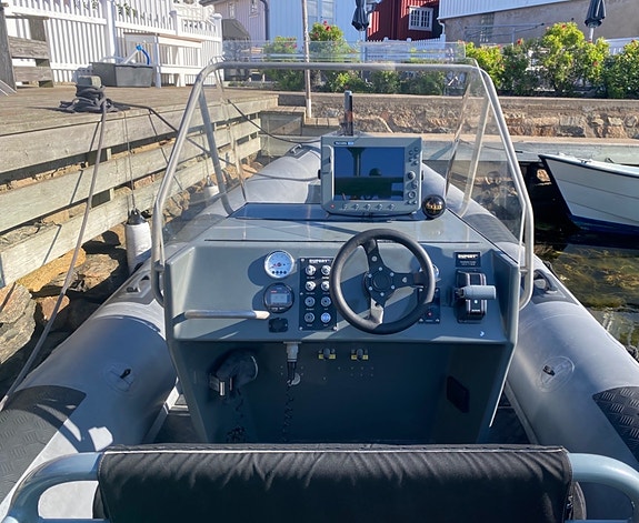 Rupert 26 -Suzuki 200 hk 2 of 4