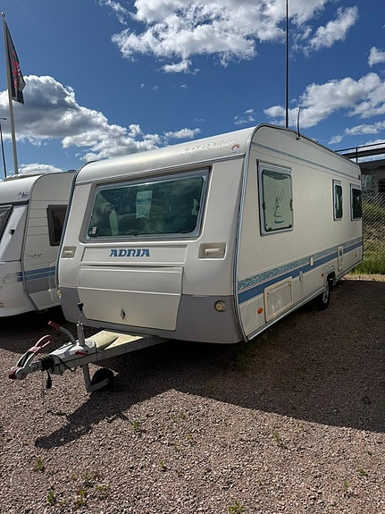 Adria Unica C 563 UL 2 of 9