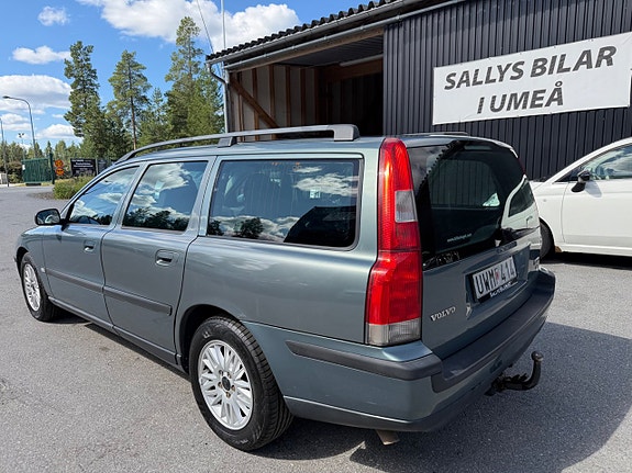 Volvo V70 4 of 5