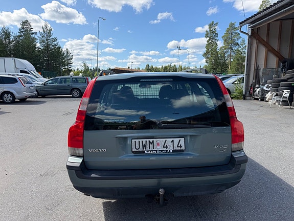 Volvo V70 3 of 5
