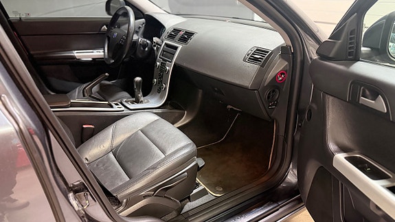 Volvo V50 15 of 17