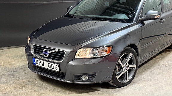 Volvo V50 2 of 5