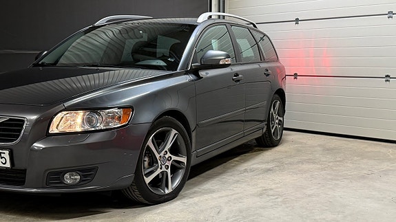 Volvo V50 3 of 5