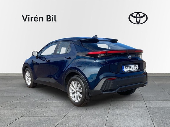 Toyota C-HR 2 of 5