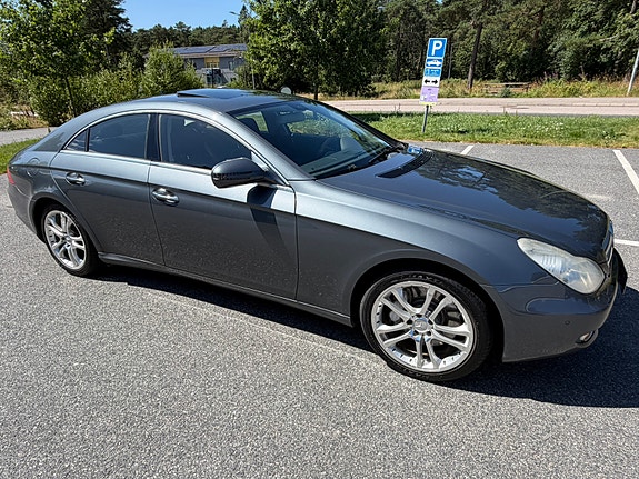 Mercedes-Benz CLS500 2 of 5
