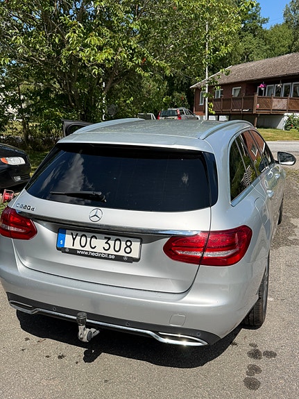 Mercedes-Benz C220 3 of 5