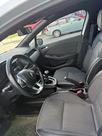 Renault Clio 12 of 14