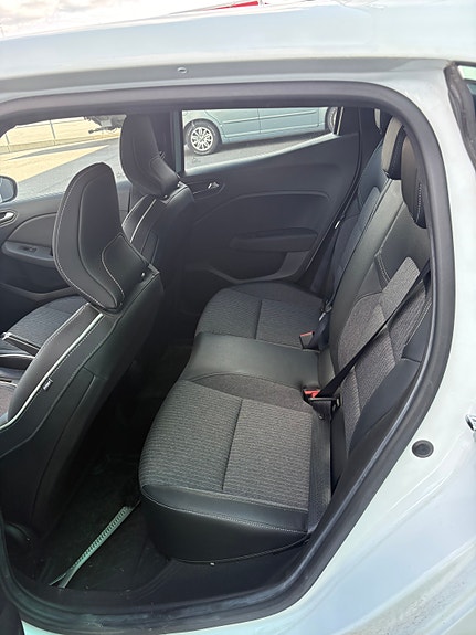 Renault Clio 9 of 14