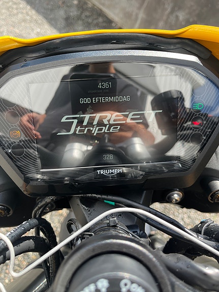 Triumph STREET TRIPLE RS 2 of 3