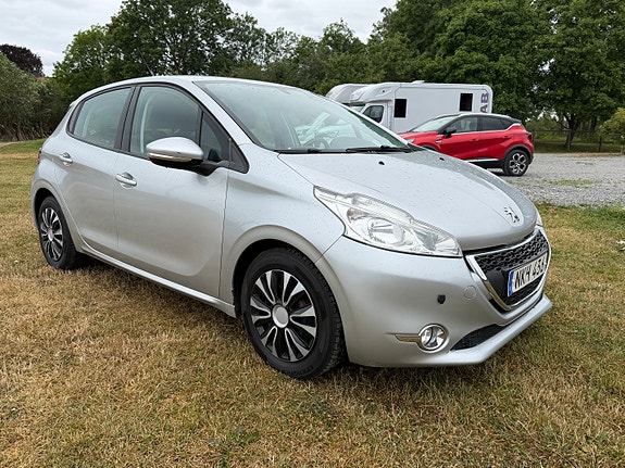 Peugeot 208 3 of 5
