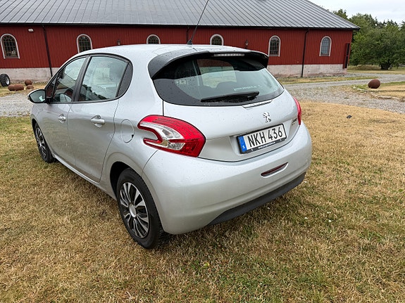 Peugeot 208 4 of 5