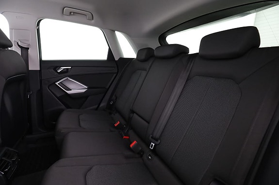 Audi Q3 15 of 30