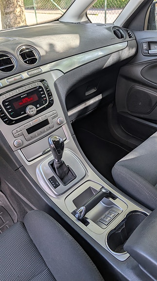 Ford S-MAX 3 of 3