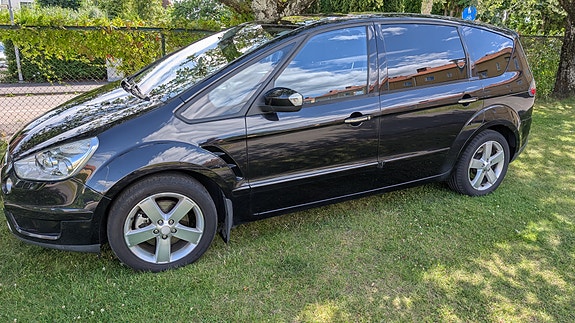 Ford S-MAX 2 of 3