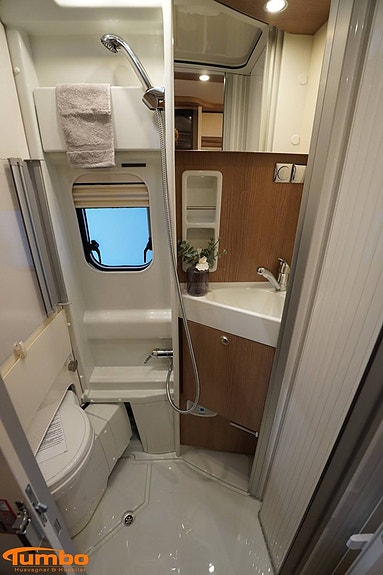 Malibu Van 640 LE comfort GT skyview - Stor kyl, Dieselpanna, 4000kg 10 of 21