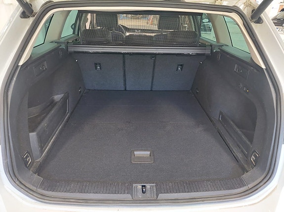 Volkswagen Passat Alltrack 9 of 11