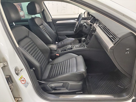 Volkswagen Passat Alltrack 7 of 11