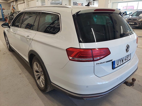 Volkswagen Passat Alltrack 4 of 11