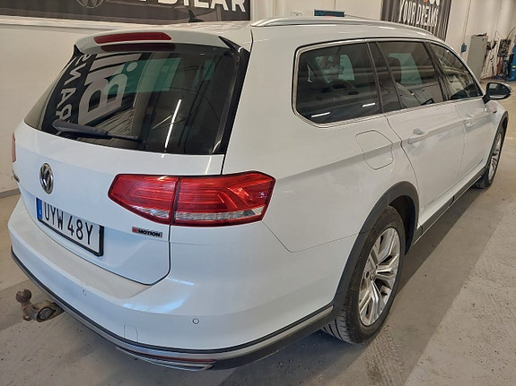 Volkswagen Passat Alltrack 5 of 11