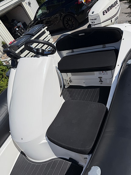Brig Eagle 380 – Evinrude E-TEC 50 hk – komplett paket med trailer 5 of 8