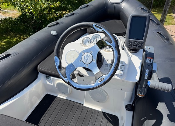 Brig Eagle 380 – Evinrude E-TEC 50 hk – komplett paket med trailer 4 of 8
