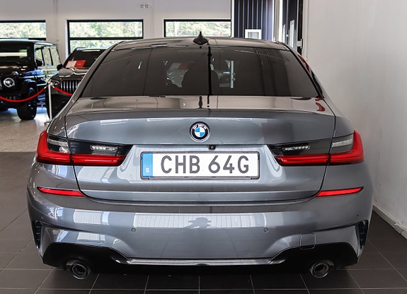 BMW 320d 4 of 5