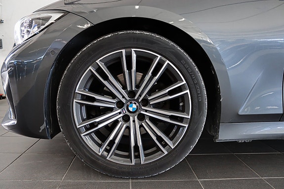 BMW 320d 17 of 18