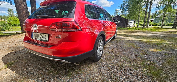 Volkswagen Golf Alltrack 3 of 5