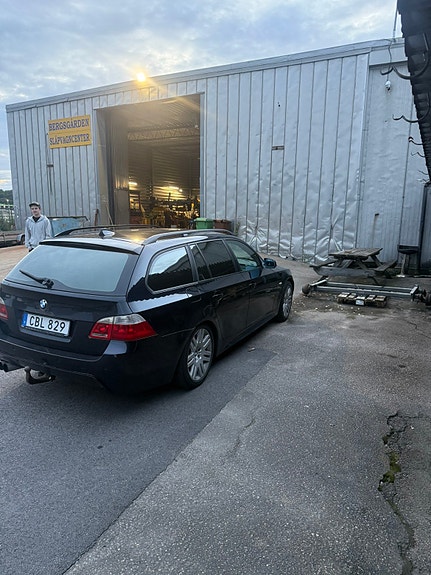 BMW 530d 3 of 5