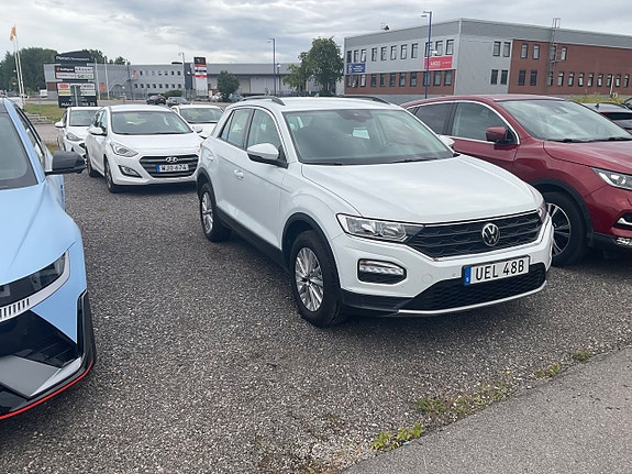 Volkswagen T-Roc 3 of 5