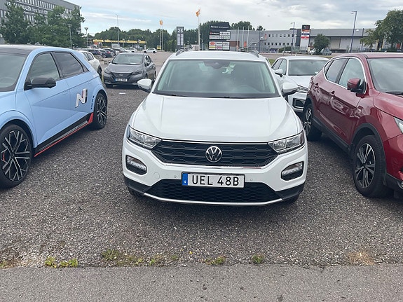 Volkswagen T-Roc 2 of 5