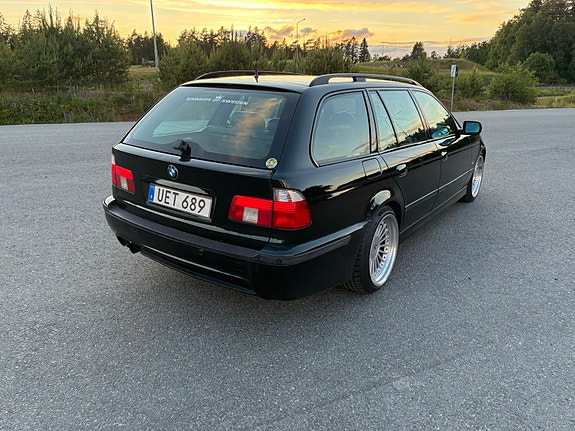 BMW 530d 3 of 5