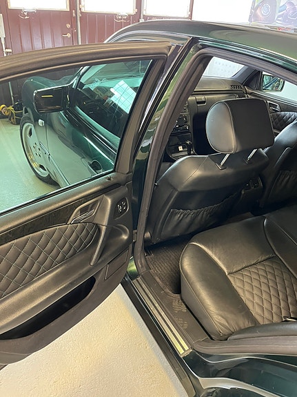 Mercedes-Benz E320 8 of 8