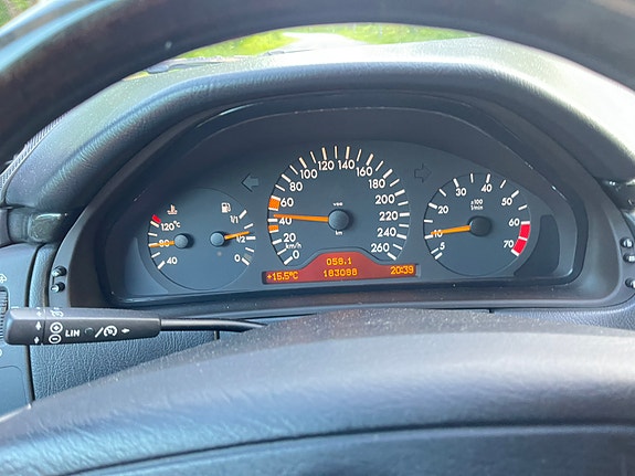 Mercedes-Benz E320 5 of 5