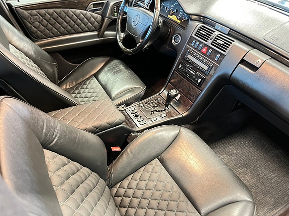 Mercedes-Benz E320 3 of 5
