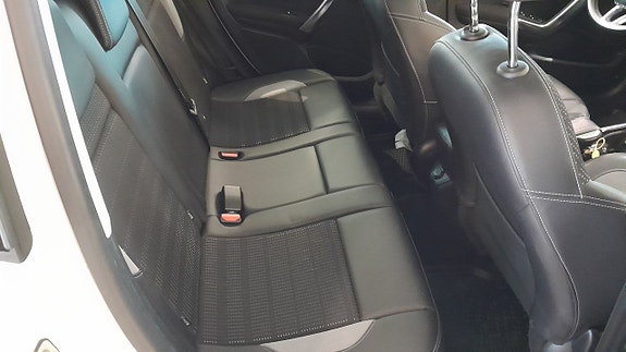 Peugeot 2008 8 of 11