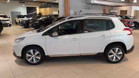 Peugeot 2008 2 of 5
