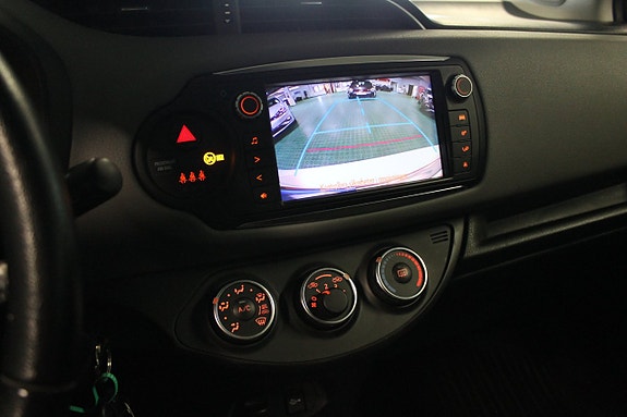 Toyota Yaris 7 of 9