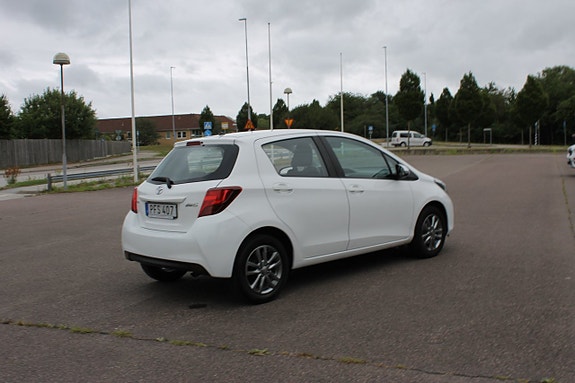 Toyota Yaris 4 of 9