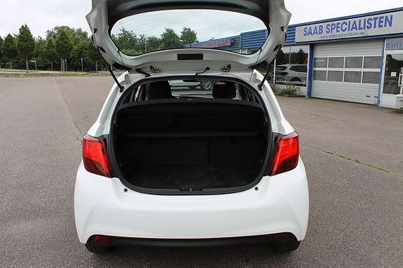 Toyota Yaris 9 of 9