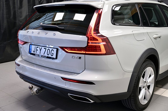 Volvo V60 Cross Country 8 of 27