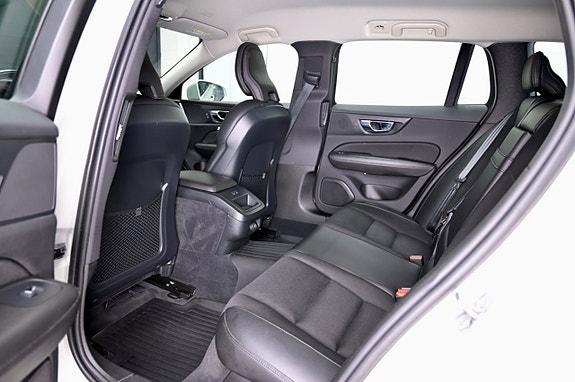 Volvo V60 Cross Country 11 of 27