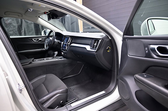 Volvo V60 Cross Country 12 of 27
