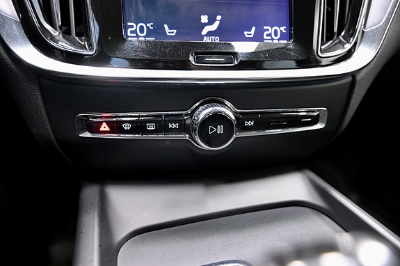 Volvo V60 Cross Country 20 of 27