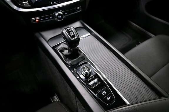 Volvo V60 Cross Country 19 of 27