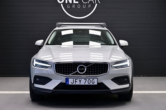 Volvo V60 Cross Country 3 of 27