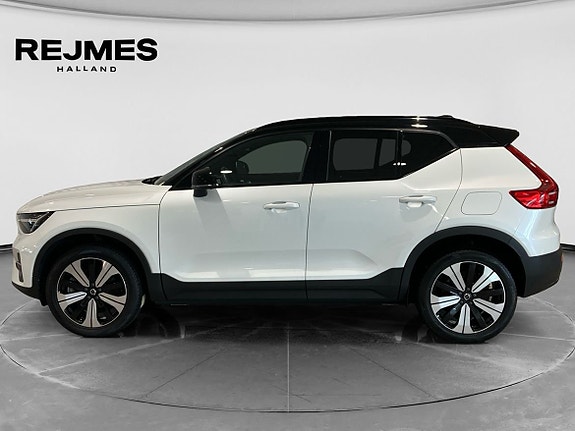 Volvo XC40 3 of 5