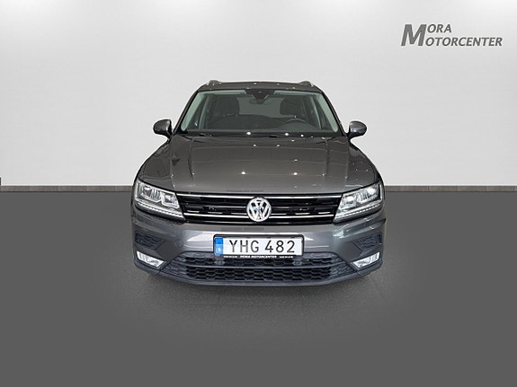 Volkswagen Tiguan 2 of 5