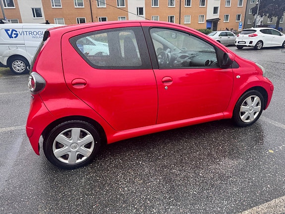 Toyota Aygo 2 of 5