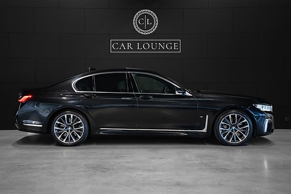 BMW 750i 2 of 5